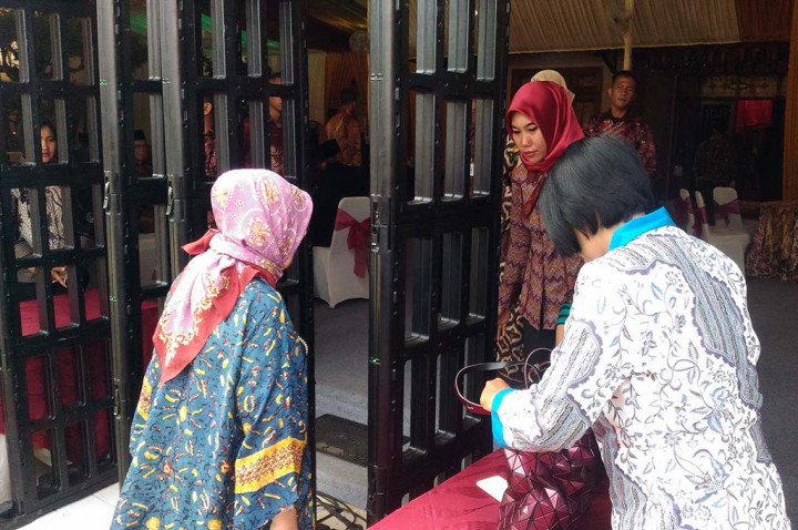 Tamu Acara Pemberian Marga pada Kahiyang Diperiksa Ketat