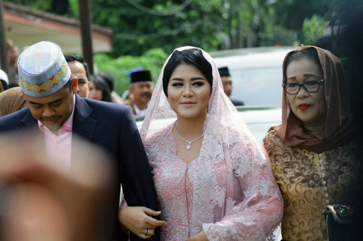 Kahiyang-Bobby Disambut Tarian dan Musik Mandailing saat Mangalehan Marga