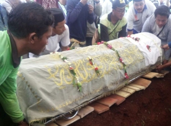 Laila Sari Diantar ke Peristirahatan Terakhir