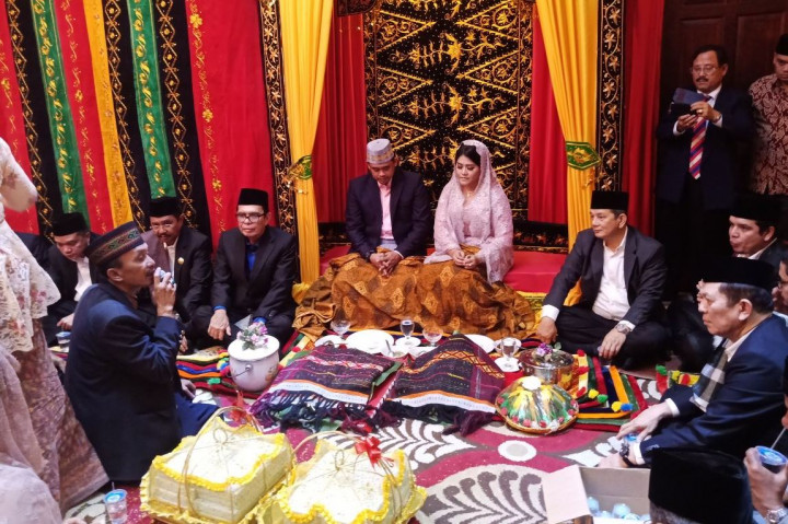 Kahiyang Ayu Sah Bermarga Siregar