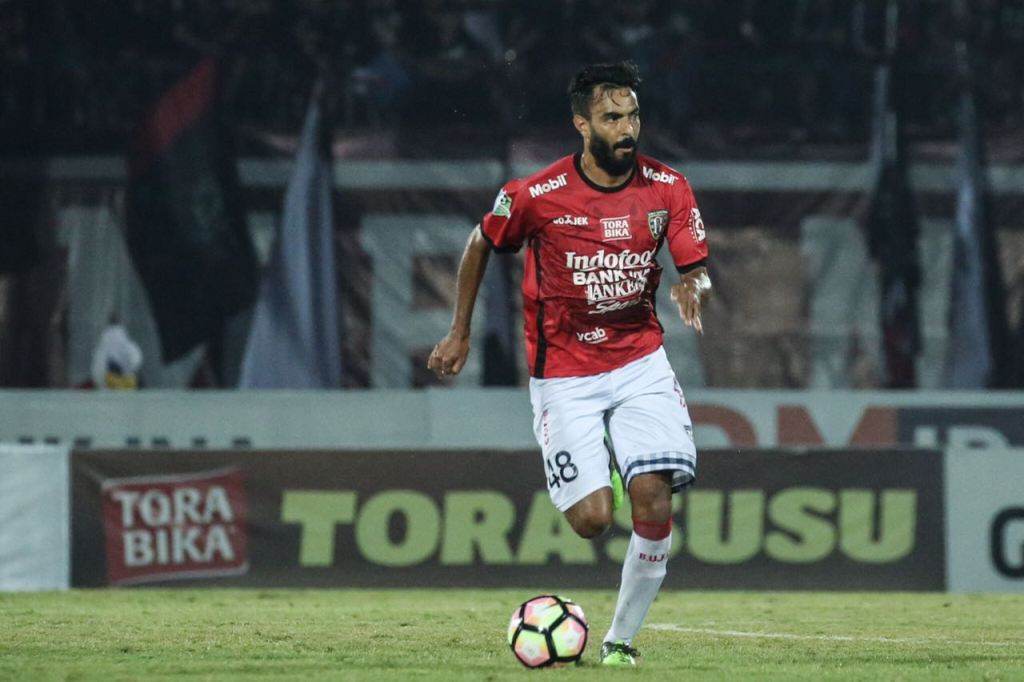 Marcos Flores (kanan) (Foto: baliutd.com)