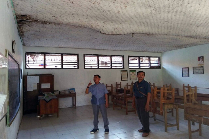 Atap SD di Tegal Nyaris Ambruk