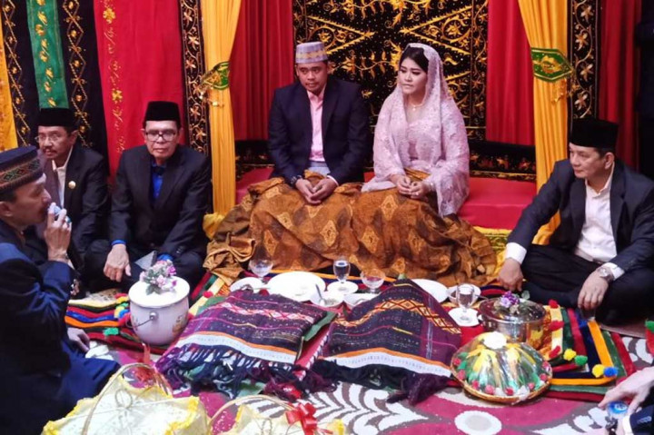 Kahiyang Ayu Resmi Menyandang Boru Siregar