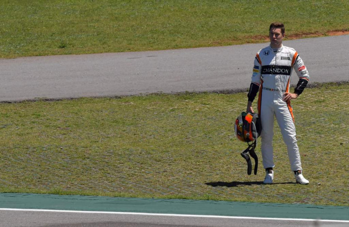 Hamilton Ragukan Kapasitas Mantan Rival Rio Haryanto