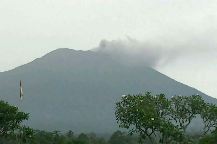 Gunung Agung Meletus, Warga Diimbau Tetap Tenang