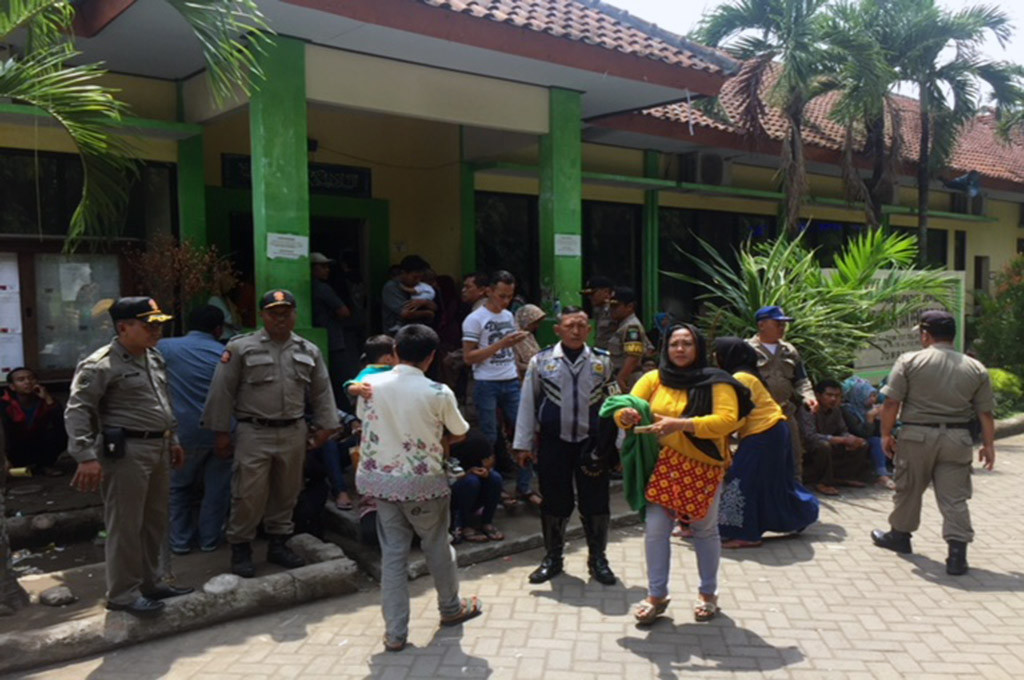 Suasana perekaman data KTP-el di Dinas Kependudukan dan Catatan Sipil Kabupaten Jombang, Jawa Timur -- MTVN/Nurul Hidayat