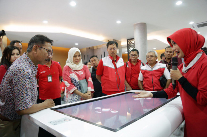Telkom Resmikan Digital GraPARI di Surabaya dan Bandung