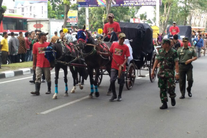 Tujuh Kereta Kencana dari Solo Gladi Resik Kirab