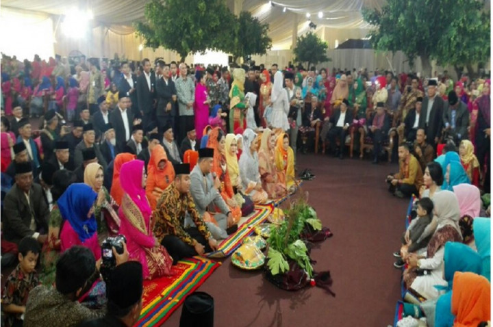 Cucu Pertama Presiden Jokowi Ikut <i>Manortor</i>