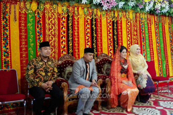 Bobby-Kahiyang dalam Pesta Adat Mangalo-Alo Mora