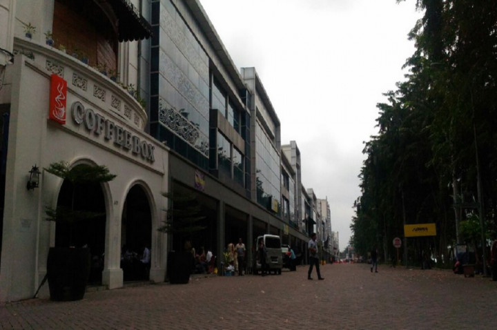 Pertokoan di Sekitar Lokasi Pesta Adat Kahiyang-Bobby Sepi