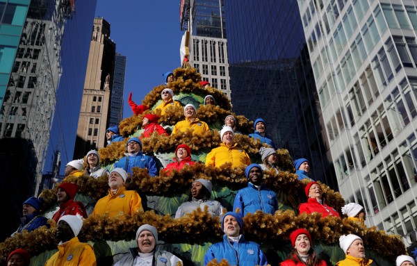 Pohon Natal Manusia di Parade Thanksgiving AS