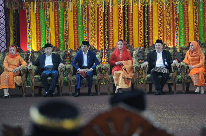 <i>Kalau Bobby Ada Salah, Tolong Ayang Ingatkan</i>