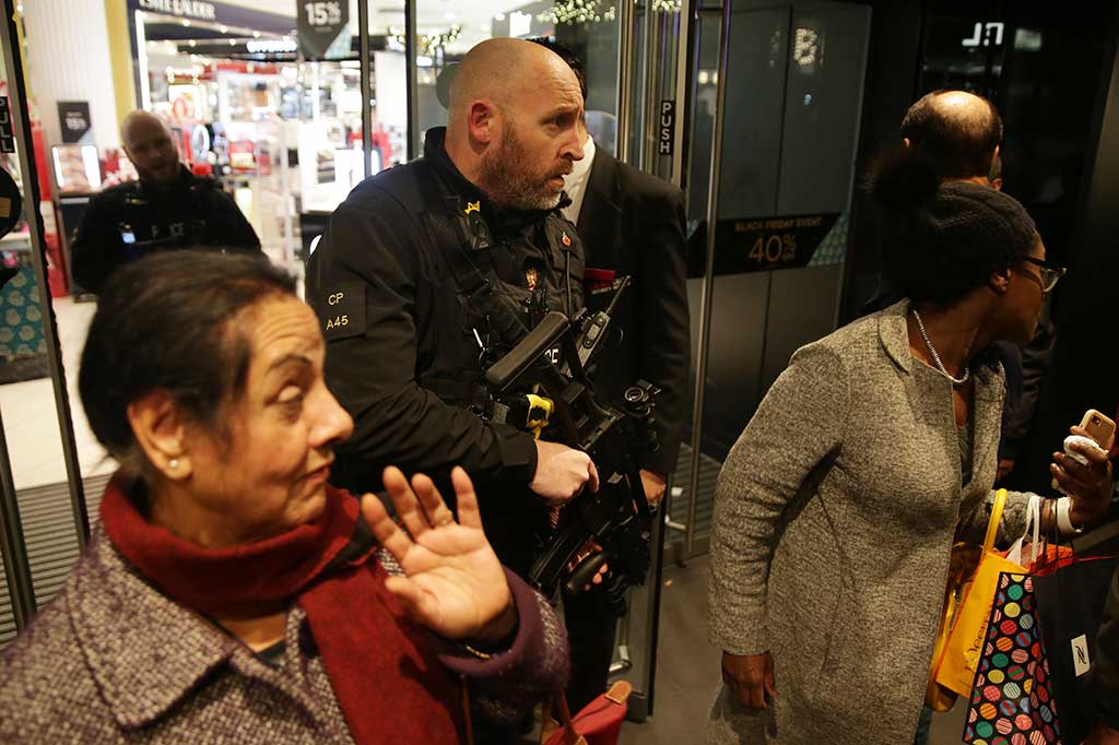 16 Terluka akibat Isu Penembakan di Oxford Street