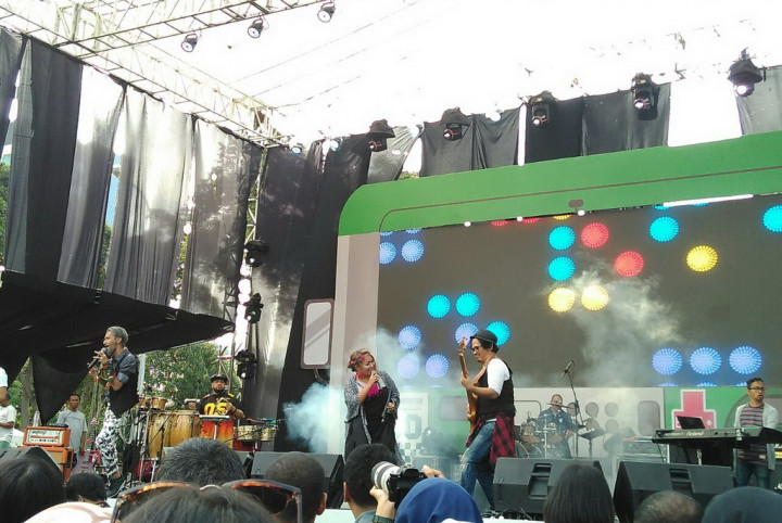 The Groove Ajak Penonton Menari Bersama di The 90's Festival