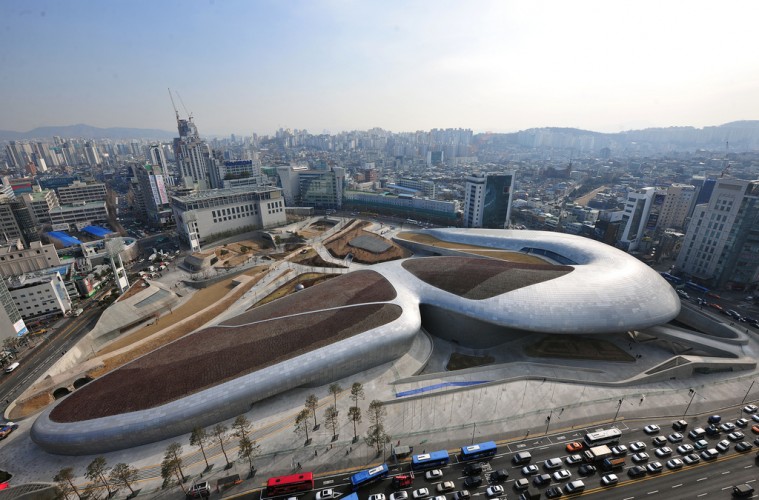 Dongdaemun Design Plaza, Seoul, Korsel. businesskorea.com