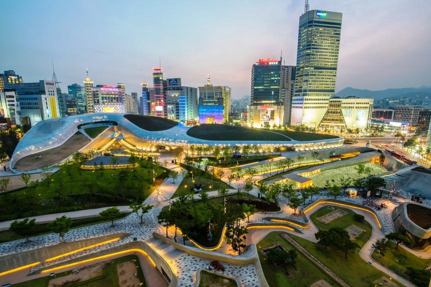 Dongdaemun Design Plaza, Seoul, Korsel. businesskorea.com