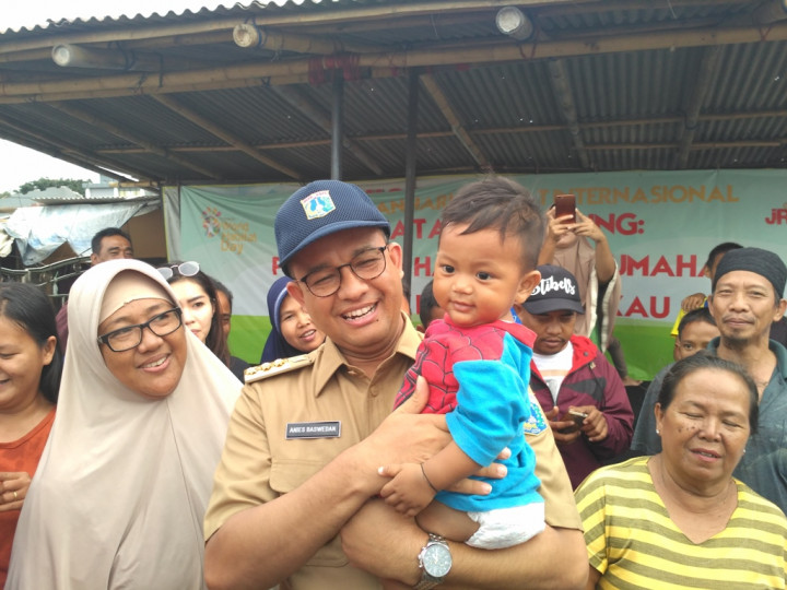 Anies Janjikan KTP bagi Warga Kampung Akuarium