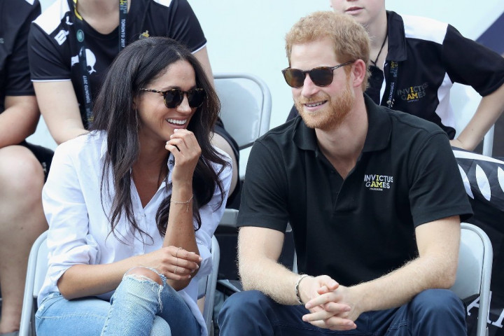 Pangeran Harry dan Meghan Markle Resmi Bertunangan