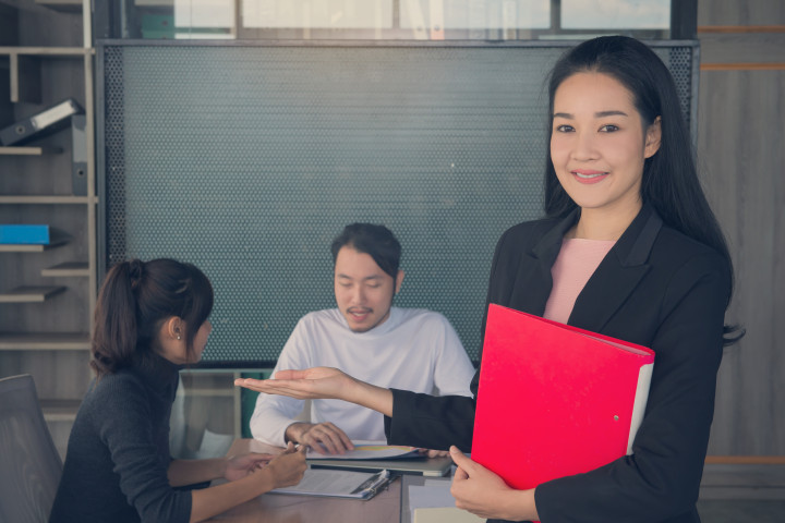 6 Cara Membuat Rekan Kerja Menyukai Anda