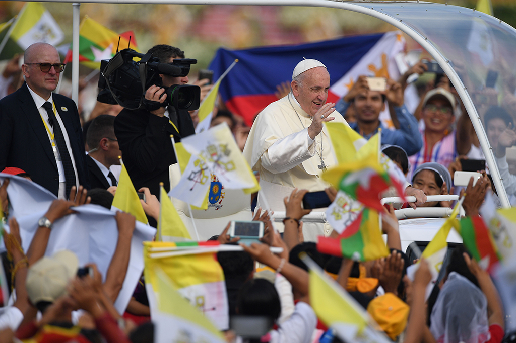 Paus Fransiskus Serukan Perdamaian di Myanmar