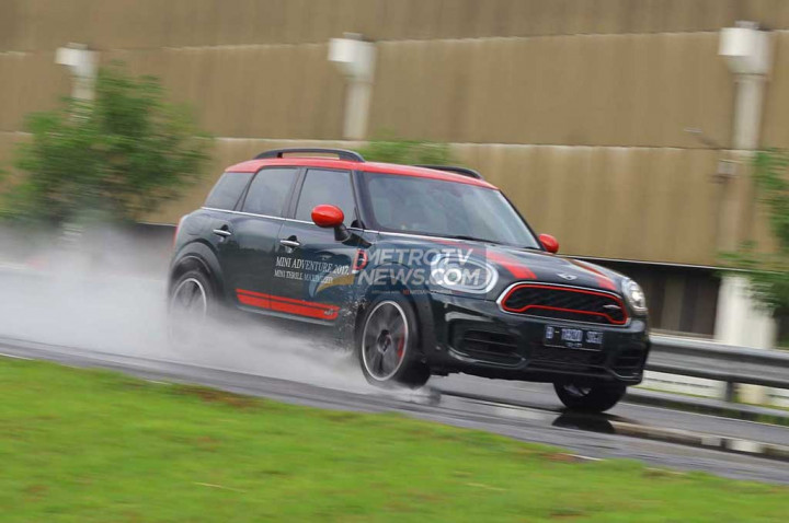 Bertualang Seru Ala MINI Countryman dan MINI JCW