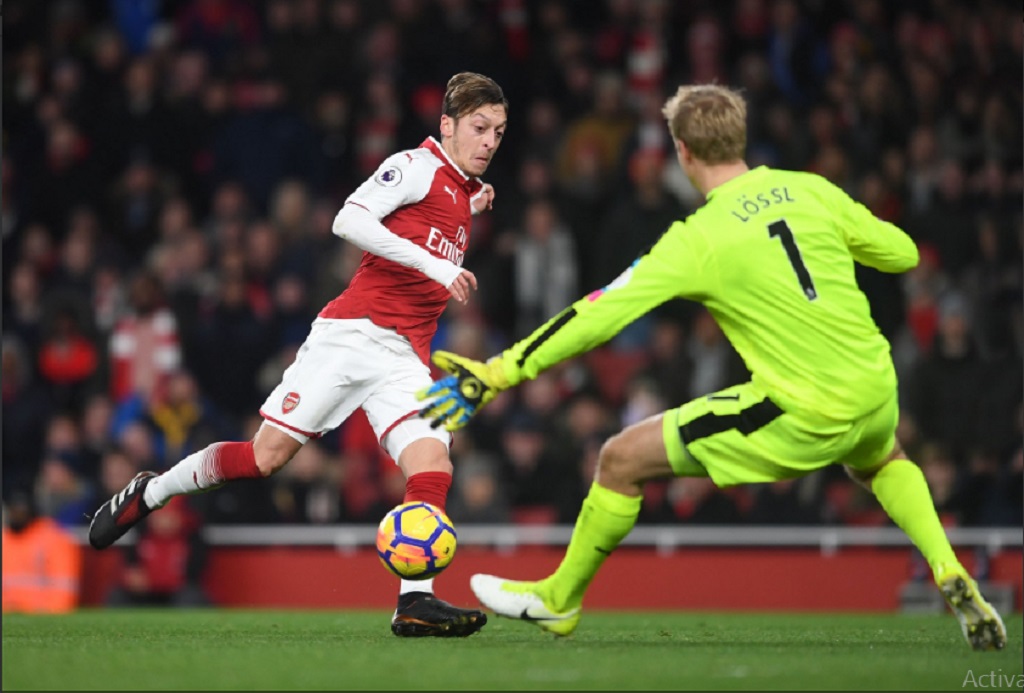 Mesut Oezil berperan besar dalam kemenangan Arsenal dengan sumbangan dua assist dan satu gol. (Foto: twitter)