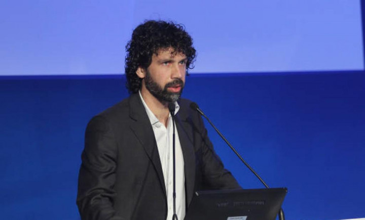 Totti Menjagokan Mantan Rekan Pimpin PSSI-nya Italia