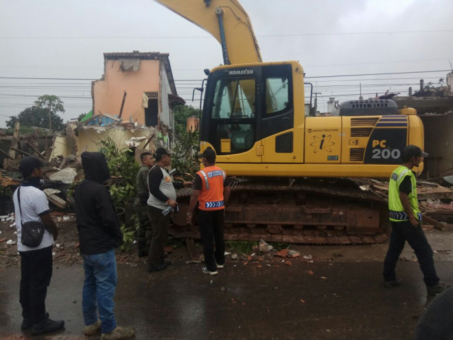 Suasana pembongkaran ratusan bangunan di sepanjang Jalan Raya Bojonggede Kampung Gedong, Bojonggede, Bogor, Jawa Barat. Foto: Dok. Istimewa