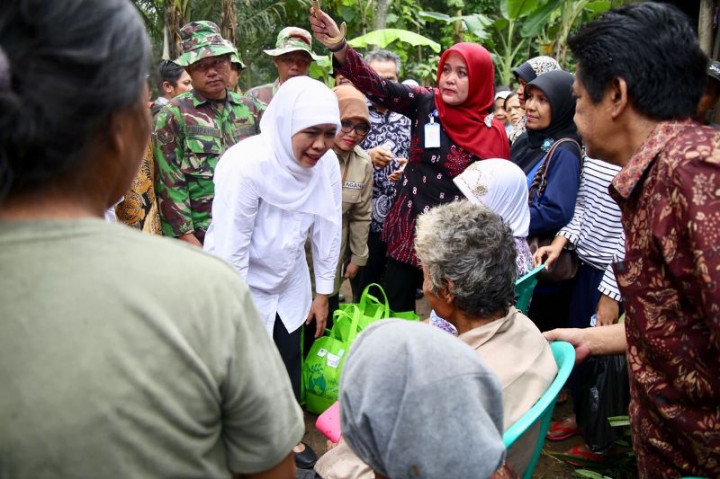Kunjungi Pengungsi Banjir Bantul, Mensos Serahkan Bantuan Rp1,8 Miliar