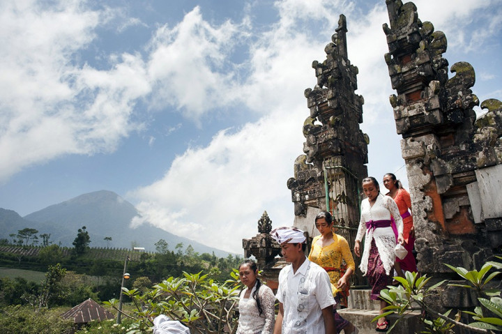 Kandungan Gas Sulfur di Gunung Agung Menurun