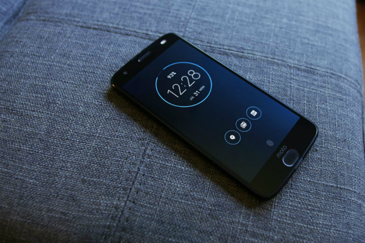 Motorola Pamer Android 8.0 untuk Moto Z2 Force