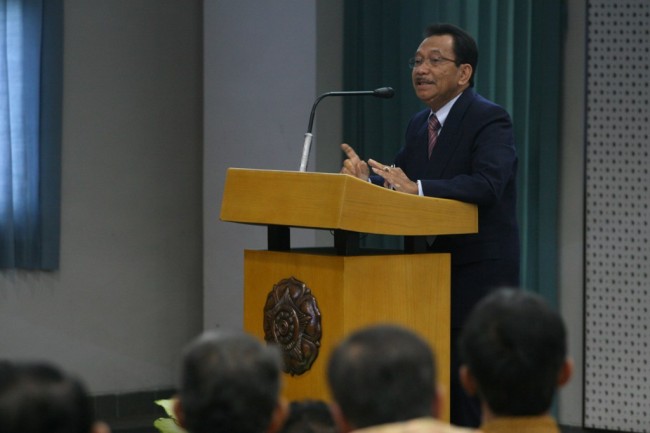 <i>Holding</i> BUMN untuk Bersaing di Global