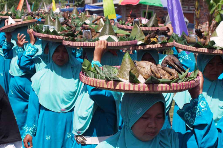 Meriahnya Tradisi Kirab 1.000 Ingkung Bebek di Temanggung