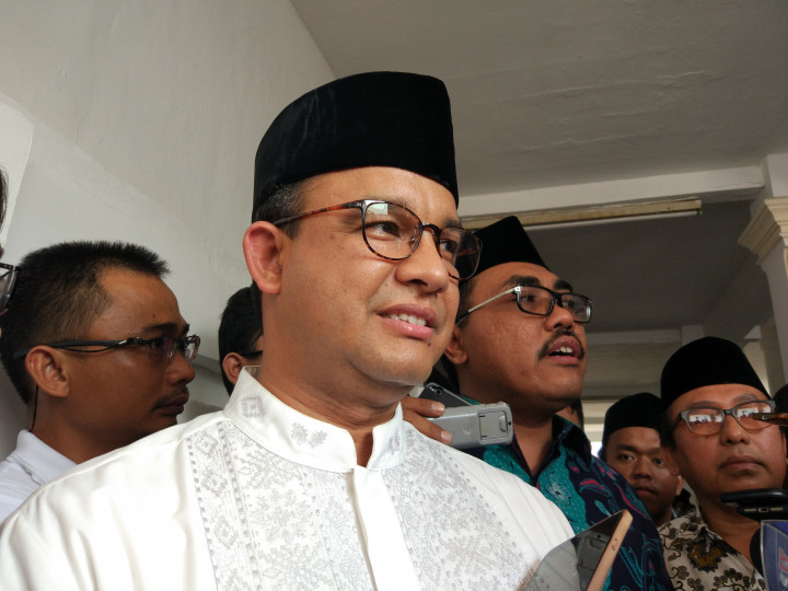 Anies Targetkan LRT Beroperasi Juni 2018