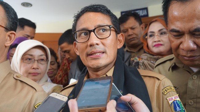 Anies Revisi Aturan Penggunaan Seragam Betawi