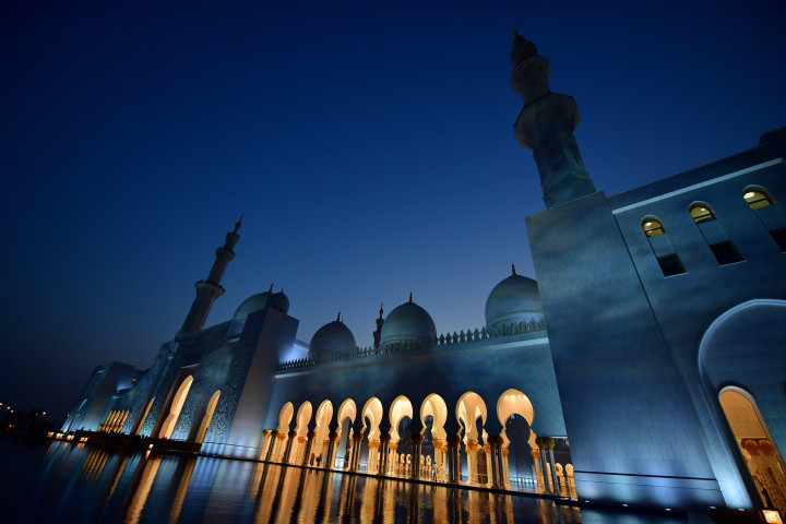 Megahnya Masjid Terbesar di Uni Emirat Arab