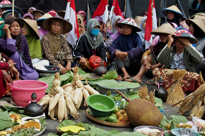 Warga Gelar Aksi Tolak Pembangungan Pabrik Semen di Pati