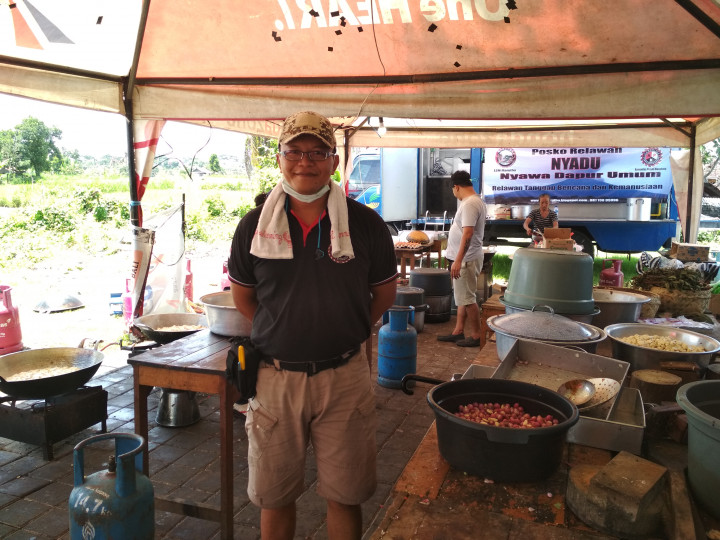 Petugas Logistik 'Jemput Bola' Penuhi Kebutuhan Pengungsi