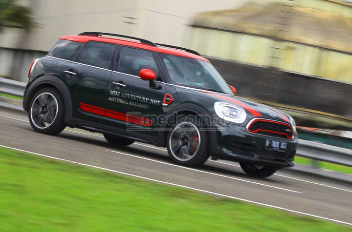 Bagian MINI JCW yang Istimewa dari MINI Versi Reguler