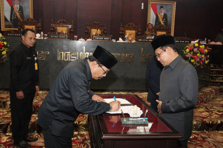 Sah! Jatim Punya Perda Pengawasan Orang Asing