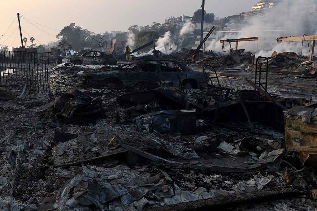 Kebakaran Hutan Landa Los Angeles, Ribuan Warga Mengungsi