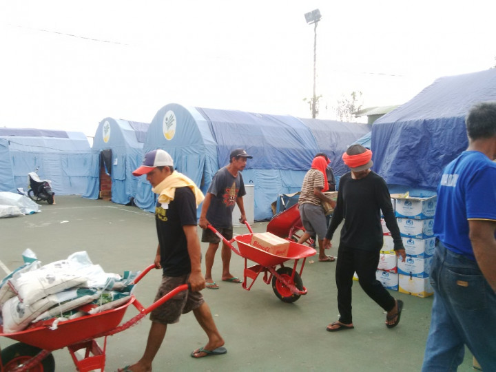 Pengungsi GOR Swecapura Dilibatkan Urus Logistik dan Dapur