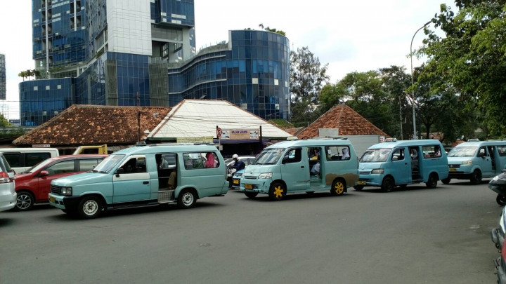 Sopir Tambah Ongkos bila Angkot Berpendingin