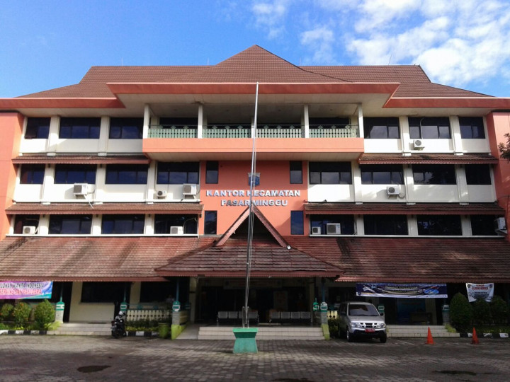 3 Warga Mengadu ke Kantor Camat Pasar Minggu