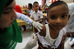 Lawan Bakteri dan Virus dengan Imunisasi