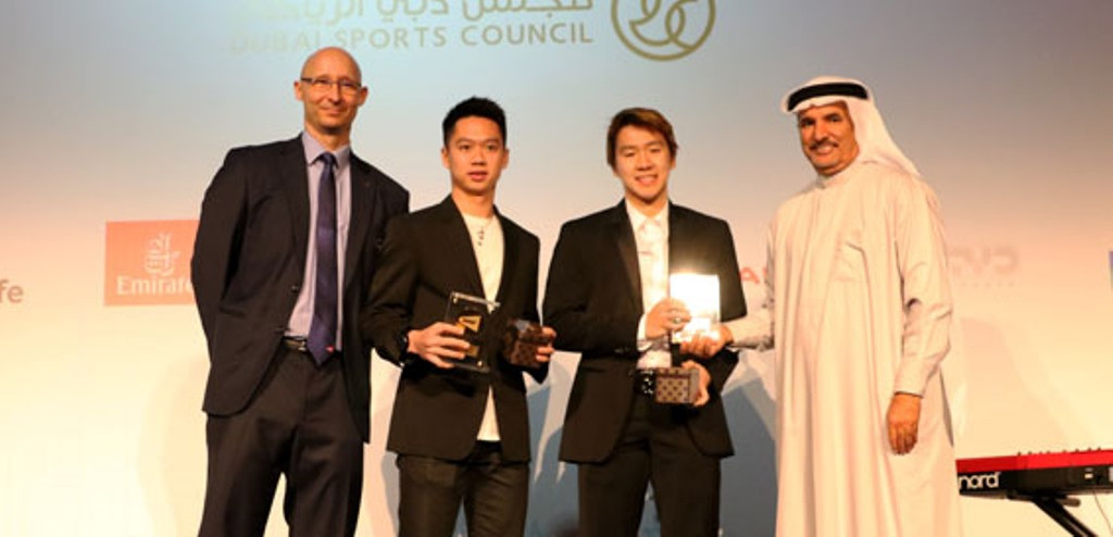 Kevin Sanjaya Sukamuljo/Marcus Fernaldi Gideon saat menerima penghargaan. (Foto: Badmintonindonesia)