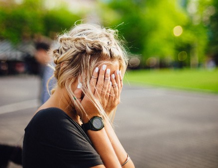 Berbagai jenis diskriminasi berpengaruh, baik itu usia, jenis kelamin, ras, dan berbagai hal lainnya. (Foto: Pixabay.com)