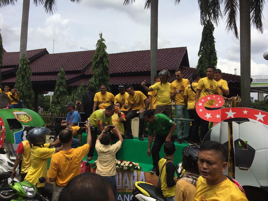 Bhayangkara FC merayakan keberhasilan menjuarai Liga 1. (Foto: Medcom.id/Gregah Nurikshani)