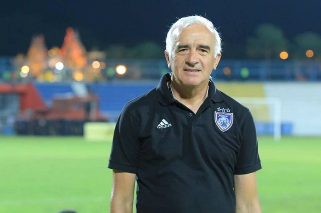 Pelatih anyar Persib Bandung, Roberto Carlos Mario Gomez (Foto: Facebook)